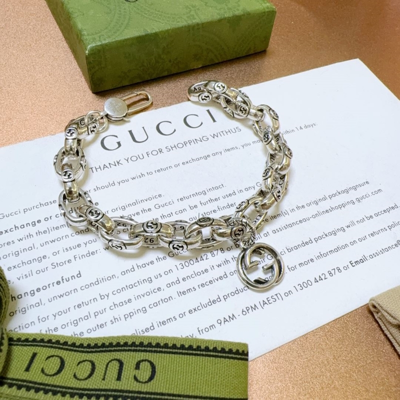 G*u*i bracelets